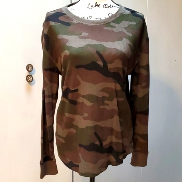 Womens Green Black Camo Longsleeve Textured Top Sz.Large - Picture 1 of 3